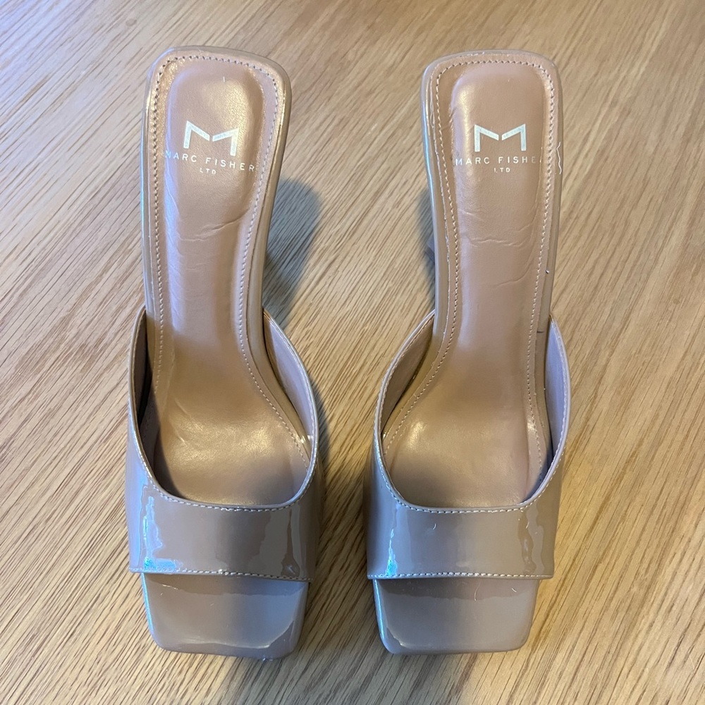 BABER HEELED SLIDE SANDAL
MARC FISHER LTD